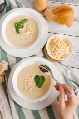 krem peynir çorbası