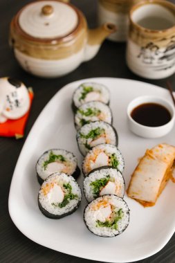 taze yapılmış suşi 