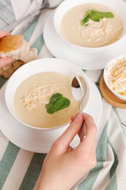 krem peynir çorbası