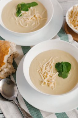 krem peynir çorbası