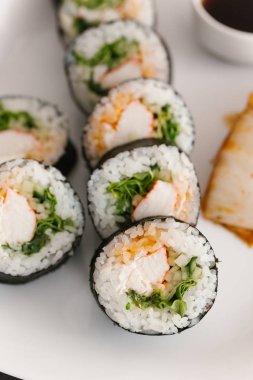 taze yapılmış suşi 