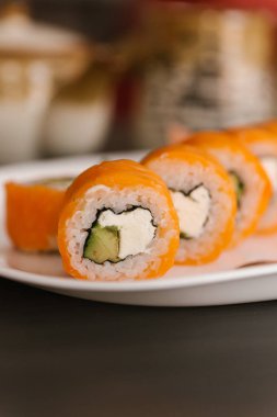 taze yapılmış suşi 