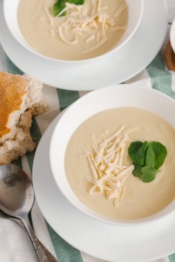 krem peynir çorbası