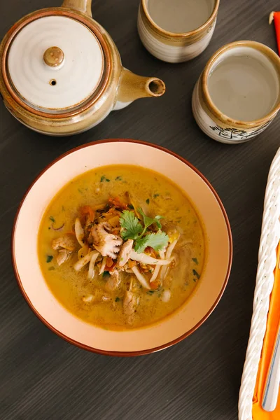 Sopa con mariscos y carne — Foto de Stock