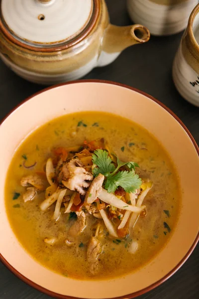 Sopa con mariscos y carne — Foto de Stock