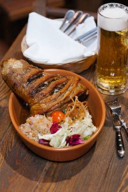 Garnitür ile kavrulmuş parmak eklemi