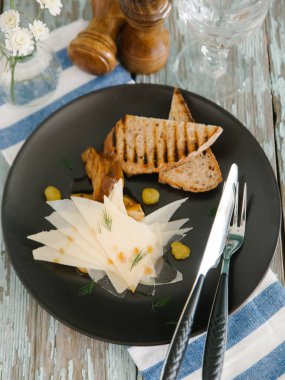 Bruschetta çanak tepesi ile