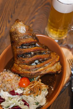 Garnitür ile kavrulmuş parmak eklemi