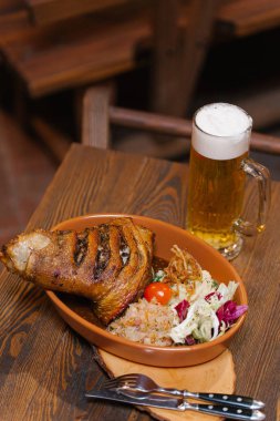 Garnitür ile kavrulmuş parmak eklemi