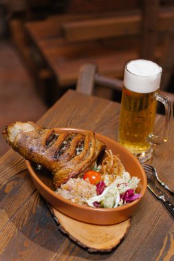 Garnitür ile kavrulmuş parmak eklemi