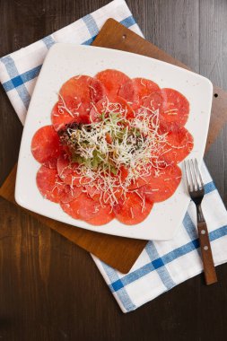 Dana carpaccio tabağı