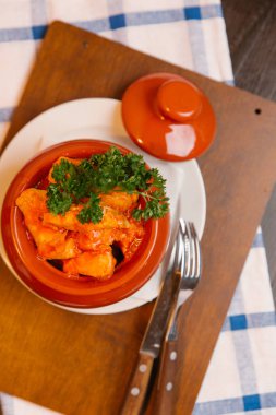 Sebze ile tencerede tavuk