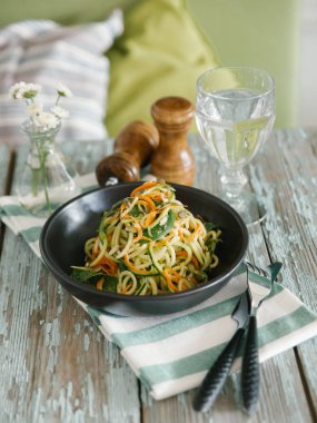 Taze sebze salatası.