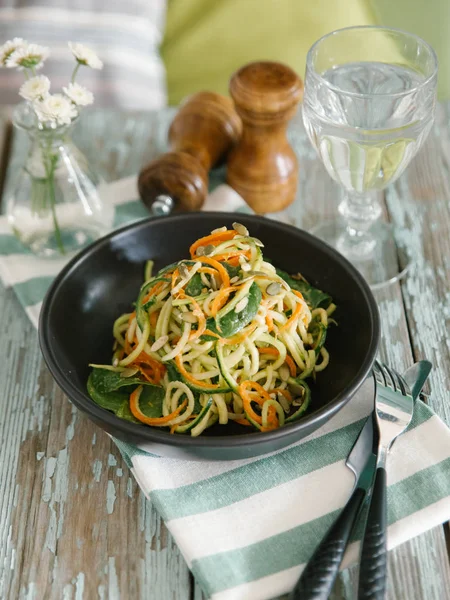 Taze sebze salatası.