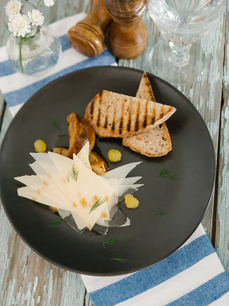 Bruschetta çanak tepesi ile