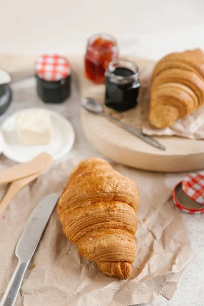 Vers gebakken croissants — Stockfoto