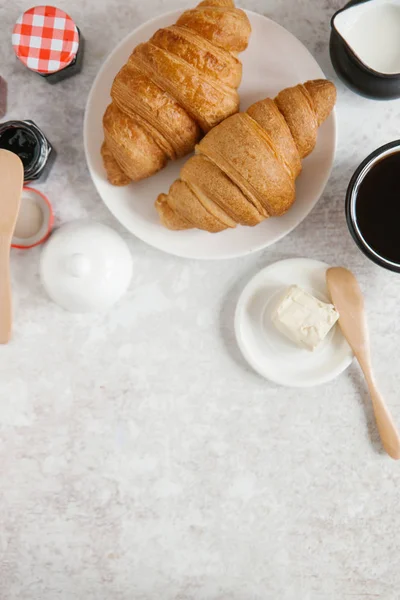 Friskbagte croissanter - Stock-foto