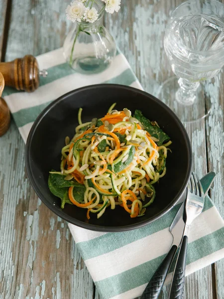 Taze sebze salatası.