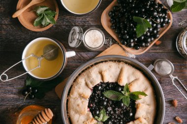 blackcurrant pasta pişirme pan içinde
