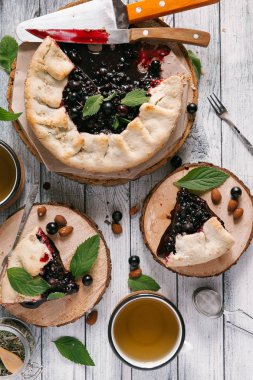 blackcurrant pasta ve adet ahşap bardak altlıkları 