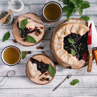 blackcurrant pasta ve adet ahşap bardak altlıkları 
