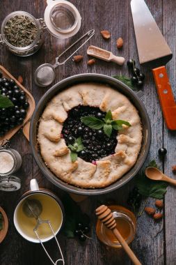 blackcurrant pasta pişirme pan içinde