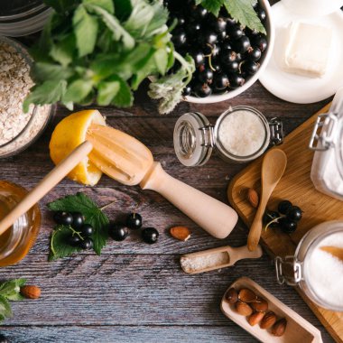 blackcurrant pasta için malzemeler 