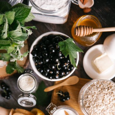 blackcurrant pasta için malzemeler 