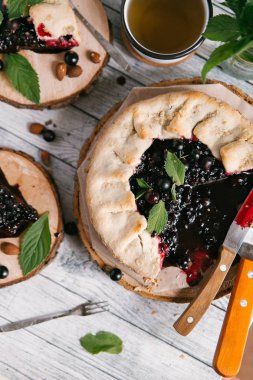 blackcurrant pasta ve adet ahşap bardak altlıkları 