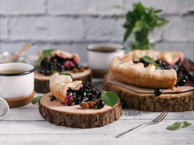 blackcurrant pasta ve adet ahşap bardak altlıkları 