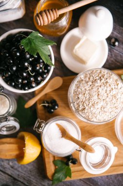 blackcurrant pasta için malzemeler 