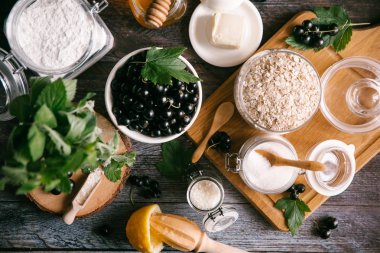 blackcurrant pasta için malzemeler 