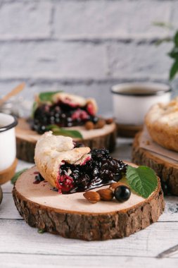 blackcurrant pasta ve adet ahşap bardak altlıkları 