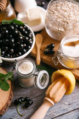 blackcurrant pasta için malzemeler 