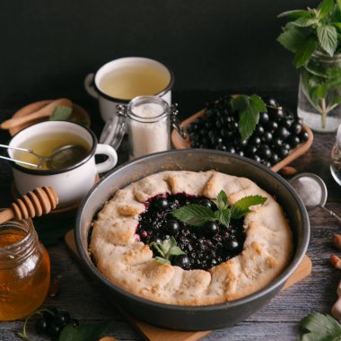 blackcurrant pasta pişirme pan içinde