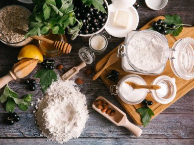 blackcurrant pasta için malzemeler 