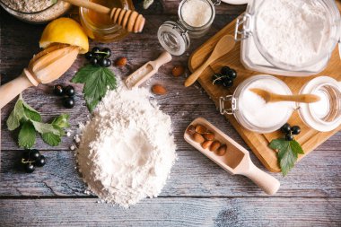 blackcurrant pasta için malzemeler 