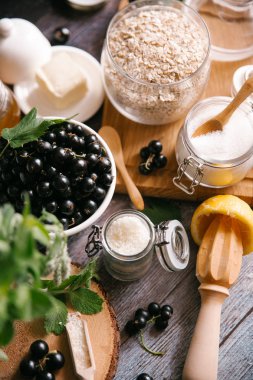 blackcurrant pasta için malzemeler 