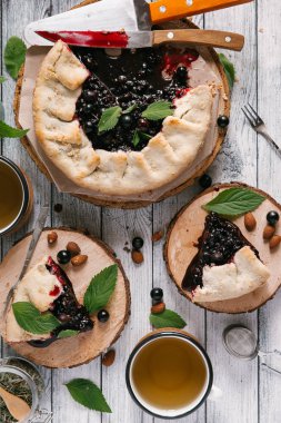 blackcurrant pasta ve adet ahşap bardak altlıkları 