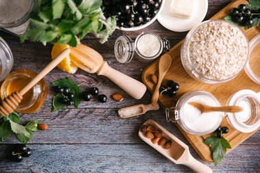 blackcurrant pasta için malzemeler 