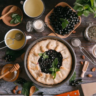 blackcurrant pasta pişirme pan içinde