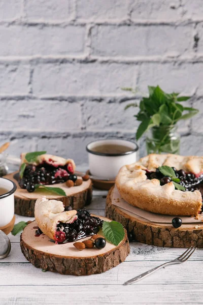 blackcurrant pasta ve adet ahşap bardak altlıkları 