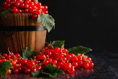 ahşap varil ile olgun somun 