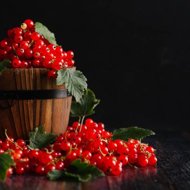 ahşap varil ile olgun somun 