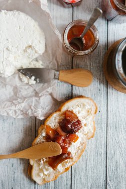 Keçi peynir ve reçel