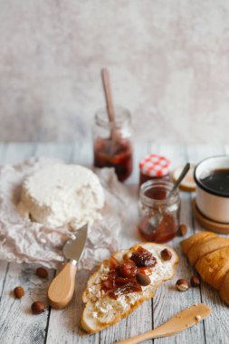 Keçi peynir ve reçel