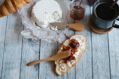 Keçi peynir ve reçel