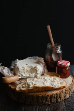 Keçi peynir ve reçel