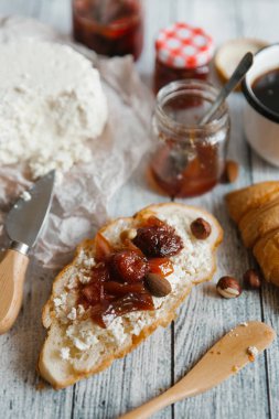 Keçi peynir ve reçel