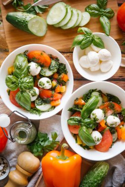 mozzarella salatası sebze